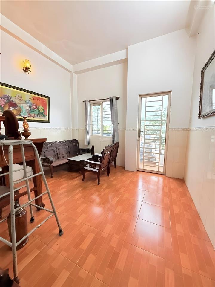 Nhà phố ngay nguyễn văn linh, quận 7  ngang 4m, 4pn, ban công sáng, gara xe hơi