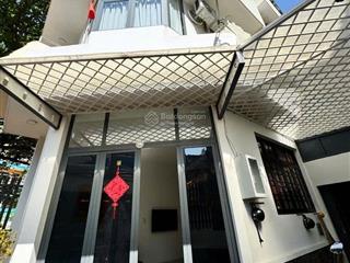 * căn góc hxh ngay phan xích long 93 m2  nhà 5 tầng mới đẹp ở ngay sát mặt tiền giá chỉ 14.5 tỷ