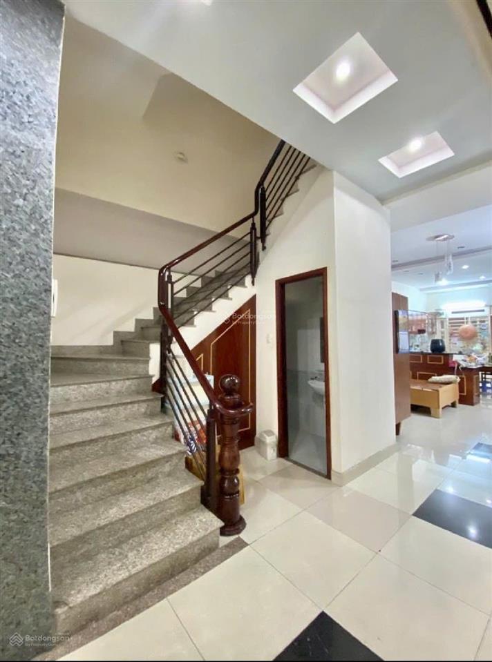 Nhà 4 tầng hxh 7m thích quảng đức, phú nhuận, 134m2 gồm 7pn có garage, thang máy, giá chỉ 21 tỷ