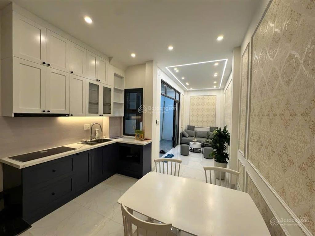 Bán nhà giáp nhị ,hoàng mai ,dt34m2 ,5 tầng ,mt4m ,có thang máy ,full nội thất mới ,giá nhỉnh 9 tỷ