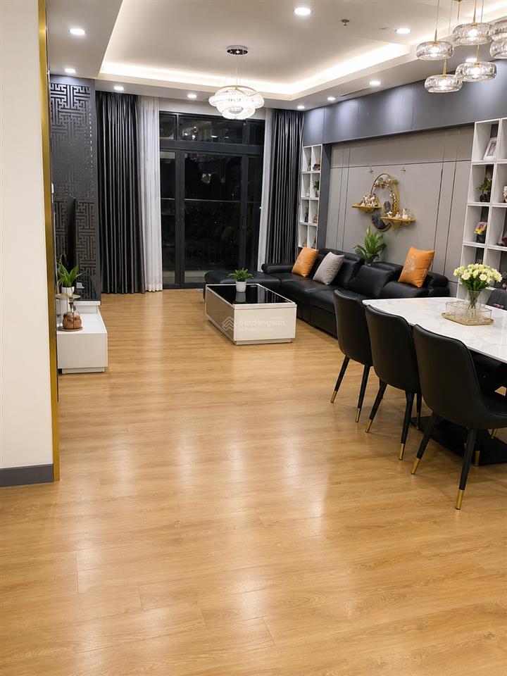 Bán chcc royal city nguyễn trãi ,dt143.5m2 ,3pn,3vs ,giá 18 tỷ ,căn góc thoáng đẹp