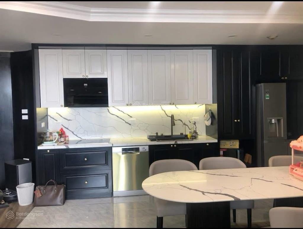 Bán chcc hateco hoàng mai 5,6 tỷ, 90m2, 3pn, 2wc, ban công, nội thất đẹp, view công viên yên sở
