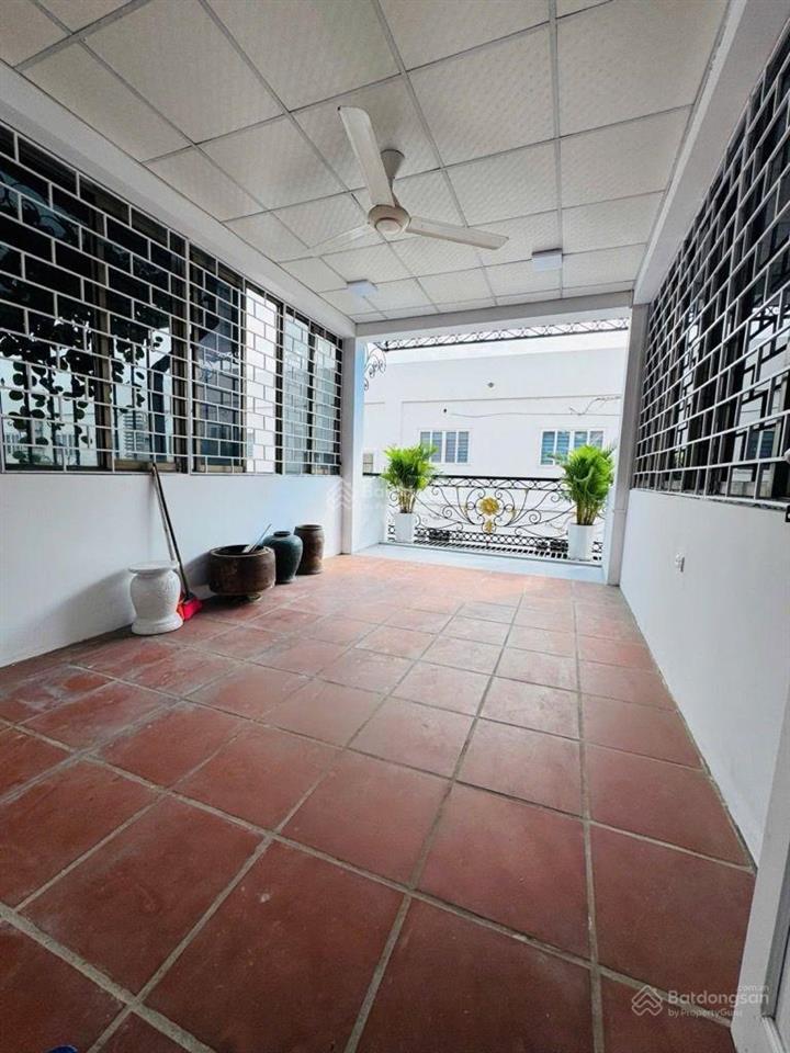Khu vực thạch bàn còn 1 căn duy nhất 6.1 tỷ nhà 5 tầng ô tô tránh gần eon, cầu vĩnh tuy cấp 1,2,3