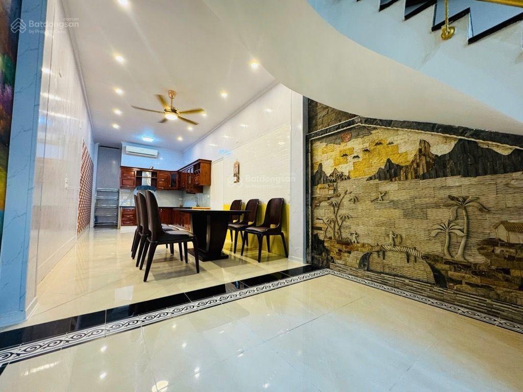 Khu vực thạch bàn còn 1 căn duy nhất 6.1 tỷ nhà 5 tầng ô tô tránh gần eon, cầu vĩnh tuy cấp 1,2,3