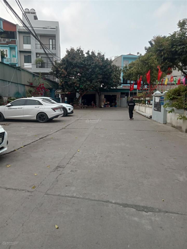 Khu vực thạch bàn có 1 lô duy nhất giá chỉ 5 tỷ 40m2 đường trước nhà ô tô tránh ib nhanh để sở hữu