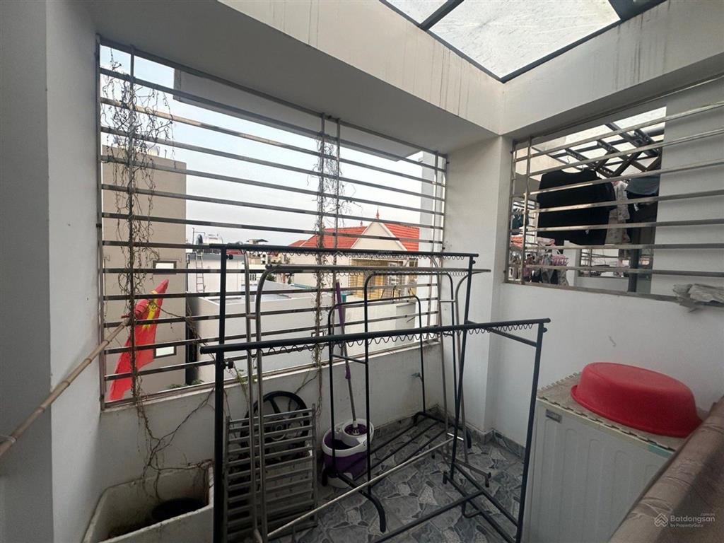 Nhỉnh 5 tỷ chút có nhà 5 tầng 35m2 mới coong ô tô đỗ cửa gần cầu thanh trì, gần chợ trường ,vin 1