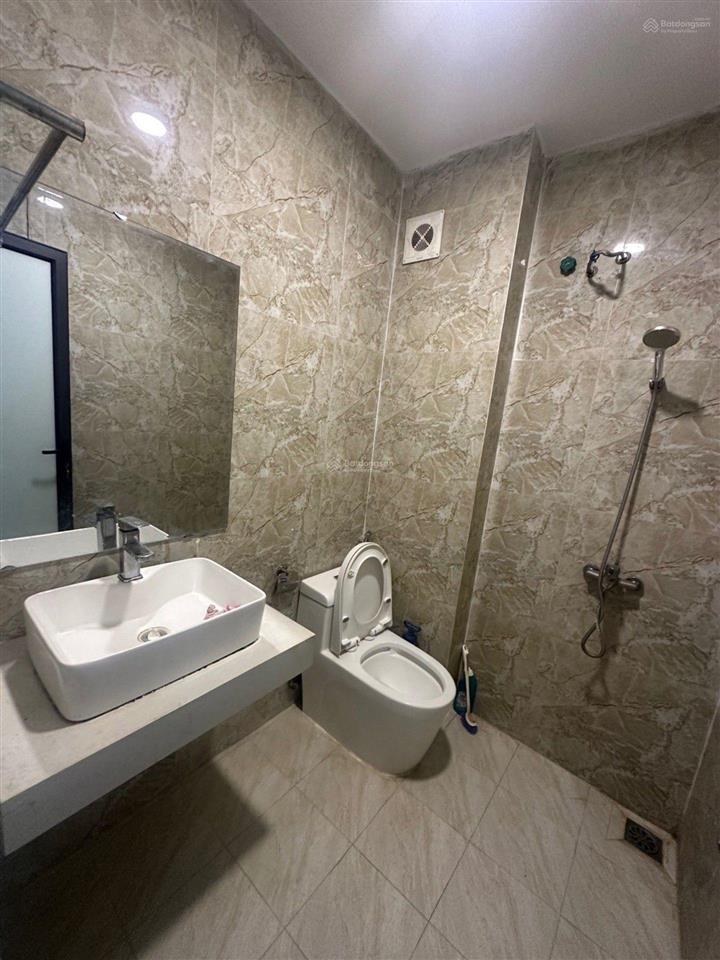 Nhỉnh 5 tỷ chút có nhà 5 tầng 35m2 mới coong ô tô đỗ cửa gần cầu thanh trì, gần chợ trường ,vin 1