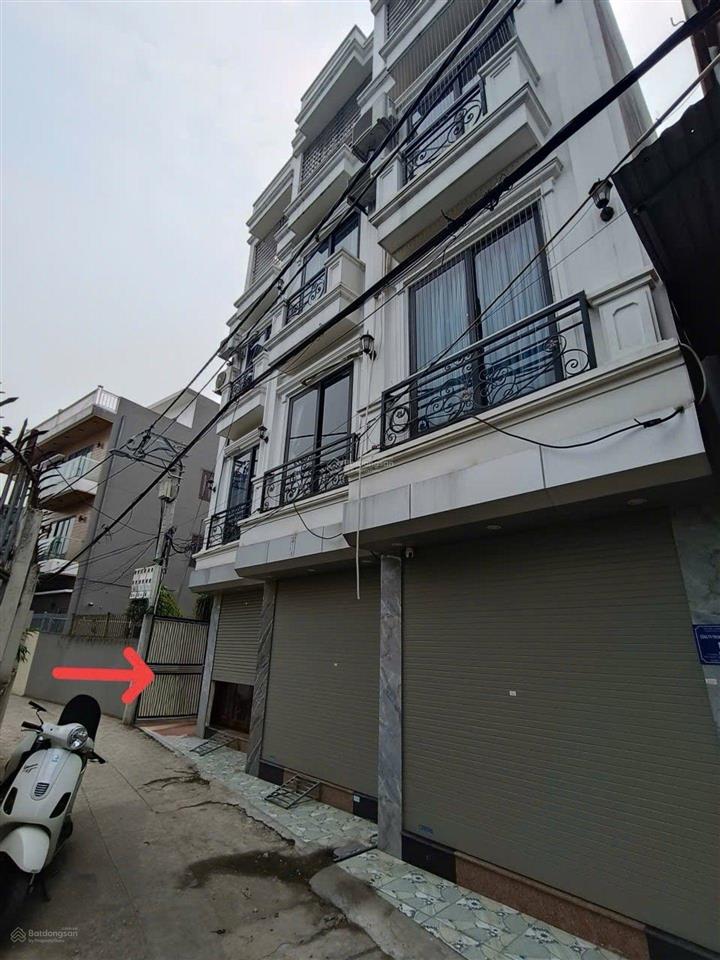 Nhỉnh 5 tỷ chút có nhà 5 tầng 35m2 mới coong ô tô đỗ cửa gần cầu thanh trì, gần chợ trường ,vin 1