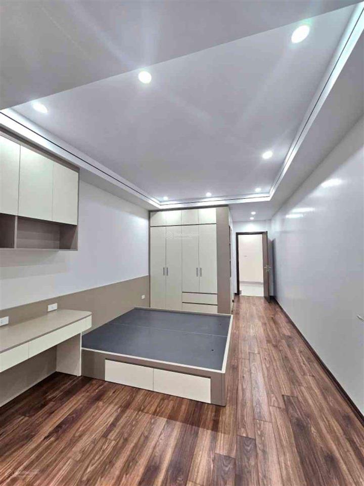 Trâu quỳ 6 tầng thang máy 42m2 giá 7,5 tỷ ô tô đỗ cửa sát học viện nông nghiệp 1, vin 1 lõi gia lâm