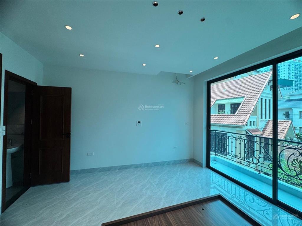 Chỉ 5.4 tỷ có tl sở hữu căn 5 tầng 34m2 mới coong ở sài đồng, khu vực sầm uất nhất long biên