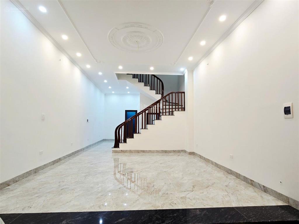 Chỉ 6,5 tỷ có căn 5 tầng ngõ thông ô tô vào nhà 34m2 kinh doanh buôn bán được gần chợ trường học