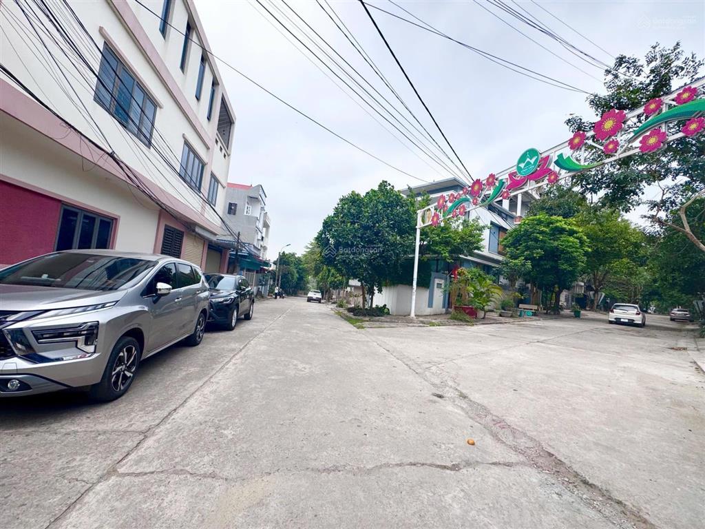 Hàng hiếm tại khu 204 chùa hà  định trung  vĩnh yên  vĩnh phúc e bán nhà 3 tầng mặt đường