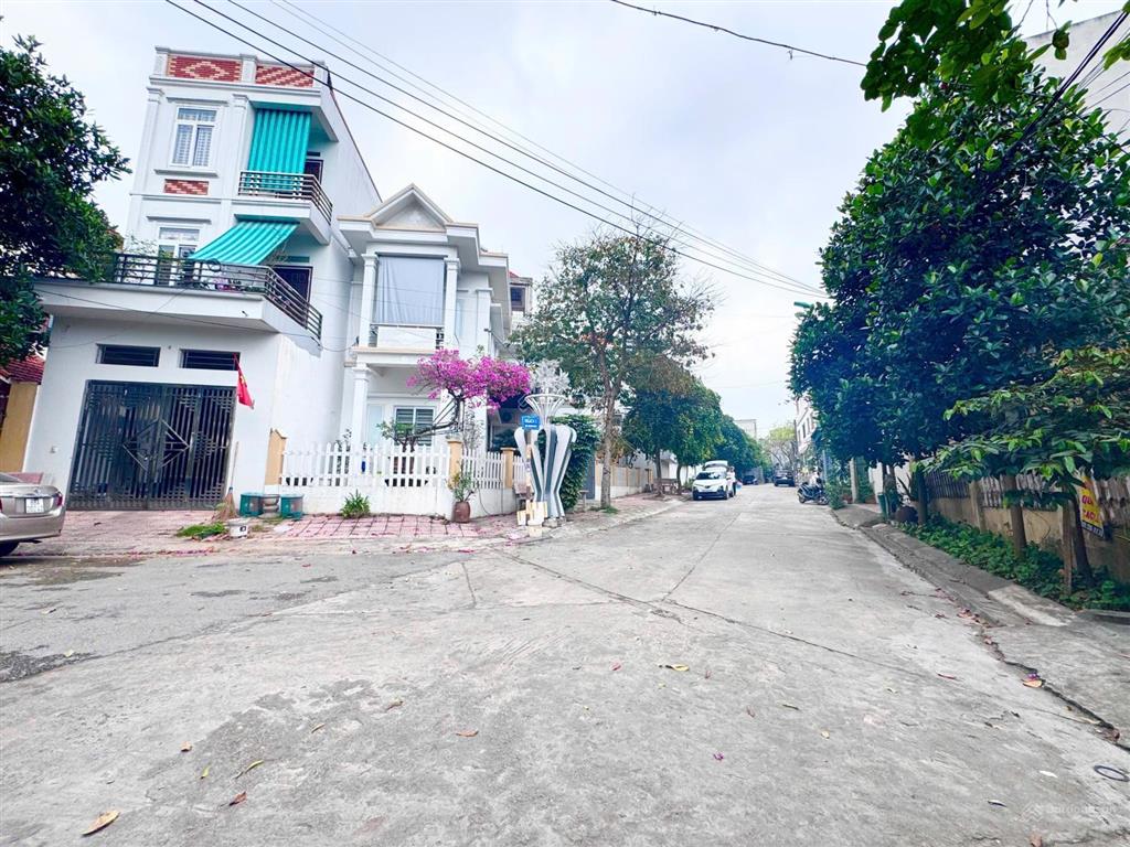 Hàng hiếm tại khu 204 chùa hà  định trung  vĩnh yên  vĩnh phúc e bán nhà 3 tầng mặt đường