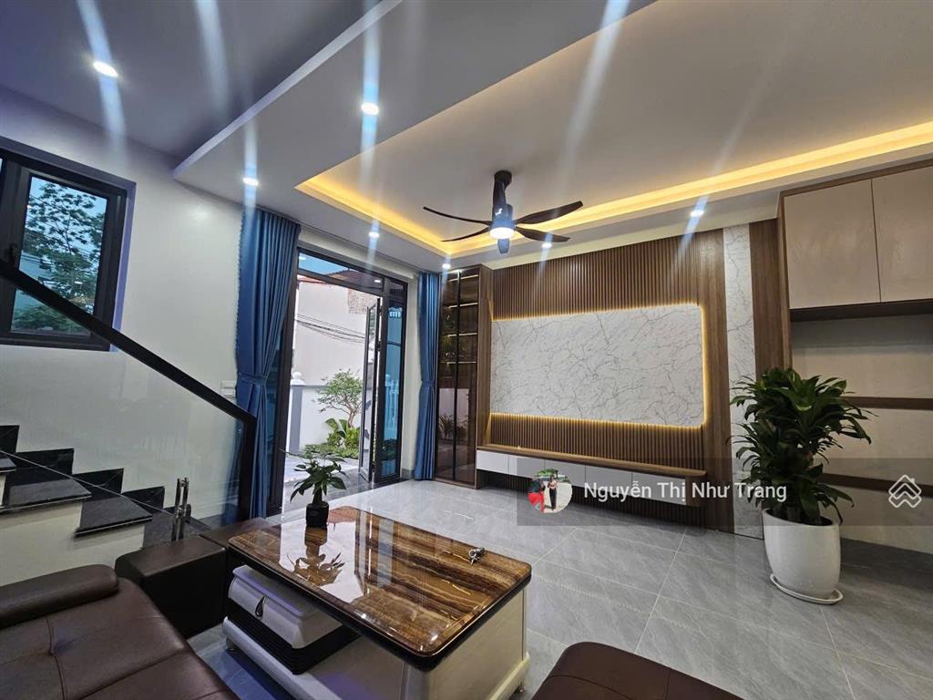 Nhà 3 tầng mới 100% lô góc liên bảo, vĩnh yên diện tích 127m mt 8m, lô góc 2 mặt tiền cự