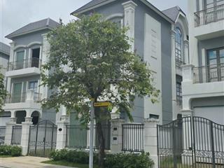 Bán căn biệt thự đơn lập giá 33 tỷ, căn trước mặt là công viên, trục đường thông.