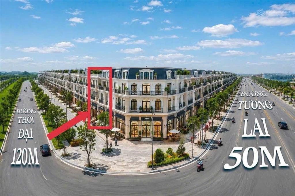 Căn nhà phố 100 m2, ngang 5 mét, dài 20 mét, giá 13,4 tỷ, nhìn trọn hồ lagoon