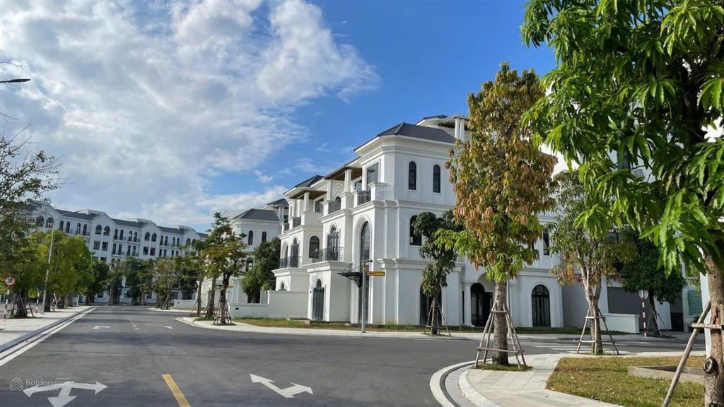 Chủ nhà cần tiền cần bán gấp căn nhà phố 144 m2 giá 22,8 tỷ bao thuế phí gần bến du thuyền