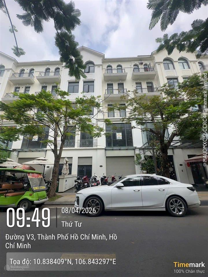 Chủ nhà cần tiền cần bán gấp căn nhà phố 144 m2 giá 22,8 tỷ bao thuế phí gần bến du thuyền
