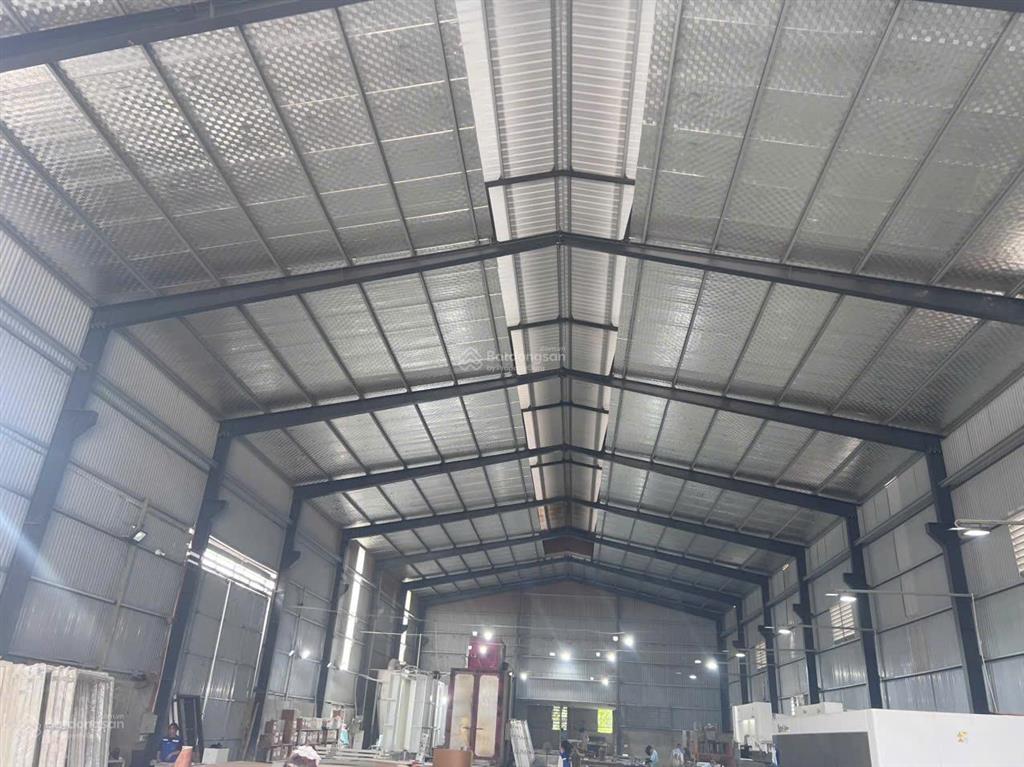 Cho thuê kho xưởng tại xã liên sơn lương sơn hòa bình. dt 1200m2, giá 30 nghìn/m2. 0963 596 ***