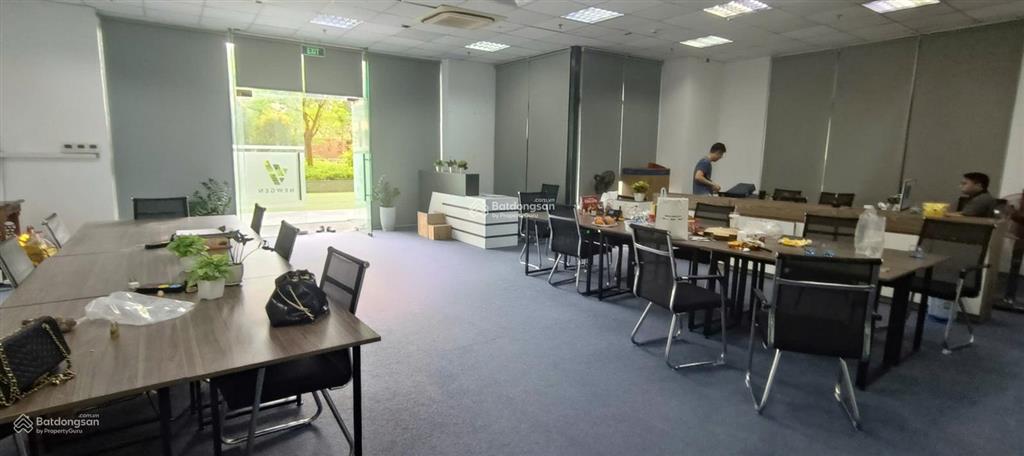 Cho thuê mặt bằng chân đế chung cư vinata tower, cạnh thăng long number one, 125m2, khuất duy tiến