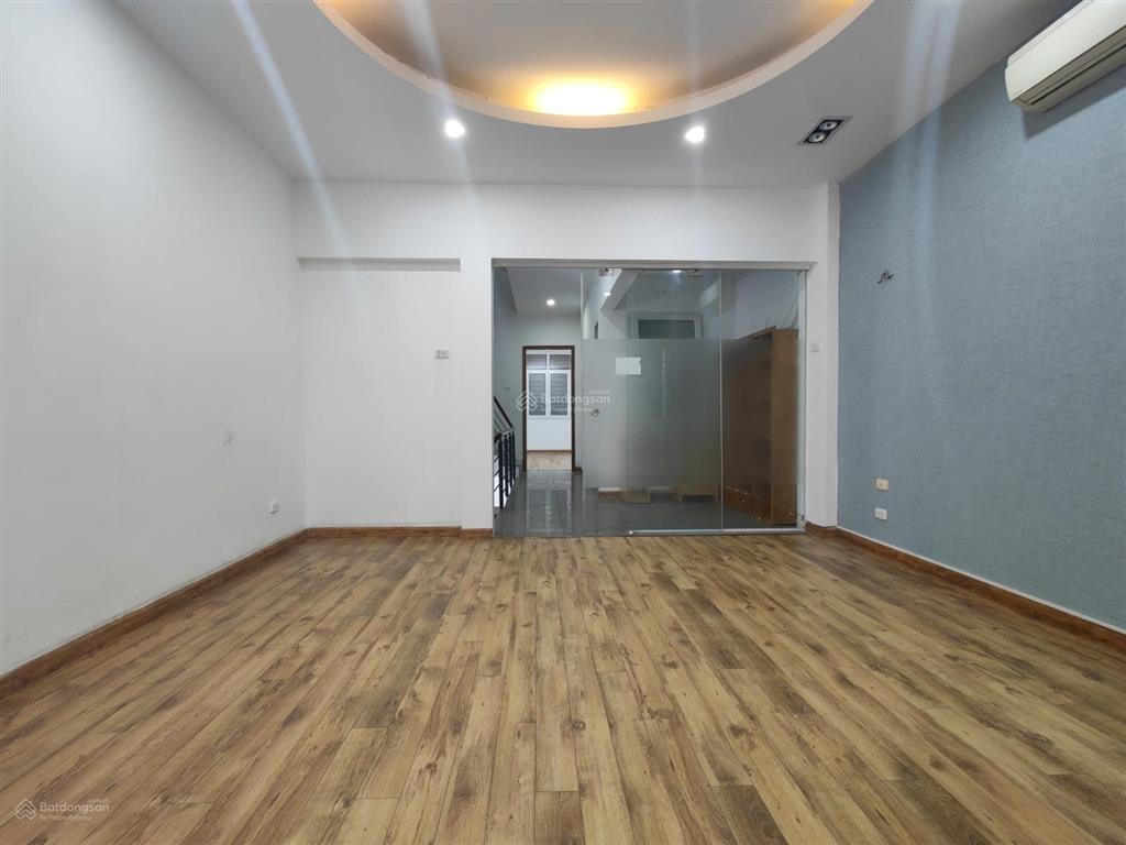 Cho thuê nhà riêng 140m2, 25tr, 8pn, 5wc trong ngõ tại phố phùng chí kiên, cầu giấy, hn. 0963 596 ***