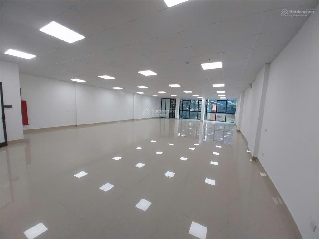 Cho thuê nhà riêng 60m tại la khê, hà đông, giá 18 triệu ô tô vào nhà, có thang máy.  0963 596 ***