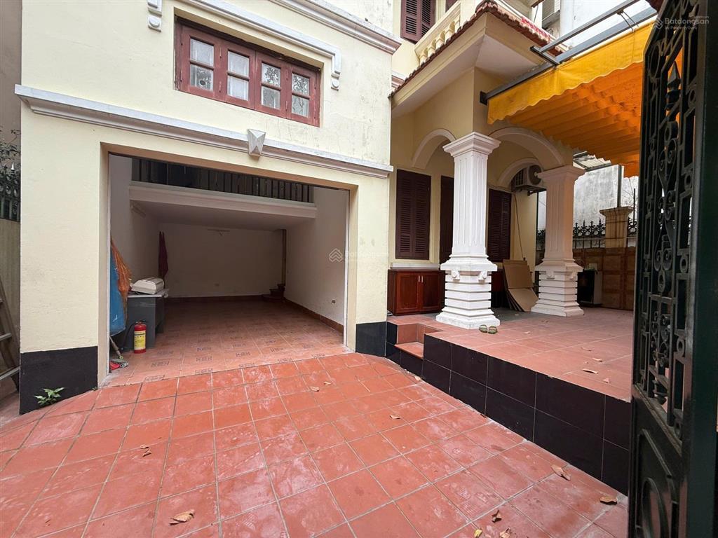 Cho thuê biệt thự khu vườn đào giá ưu đãi 50 triệu, 150m2 tại lạc long quân, thụy khuê, tây hồ