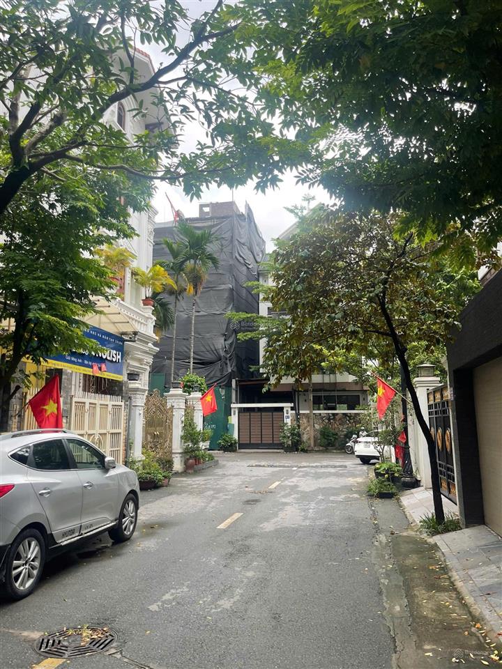 Cho thuê biệt thự trung văn. 120 m2 * 4 tầng + 1 hầm. chia phòng, ô tô tránh.  0963 596 ***