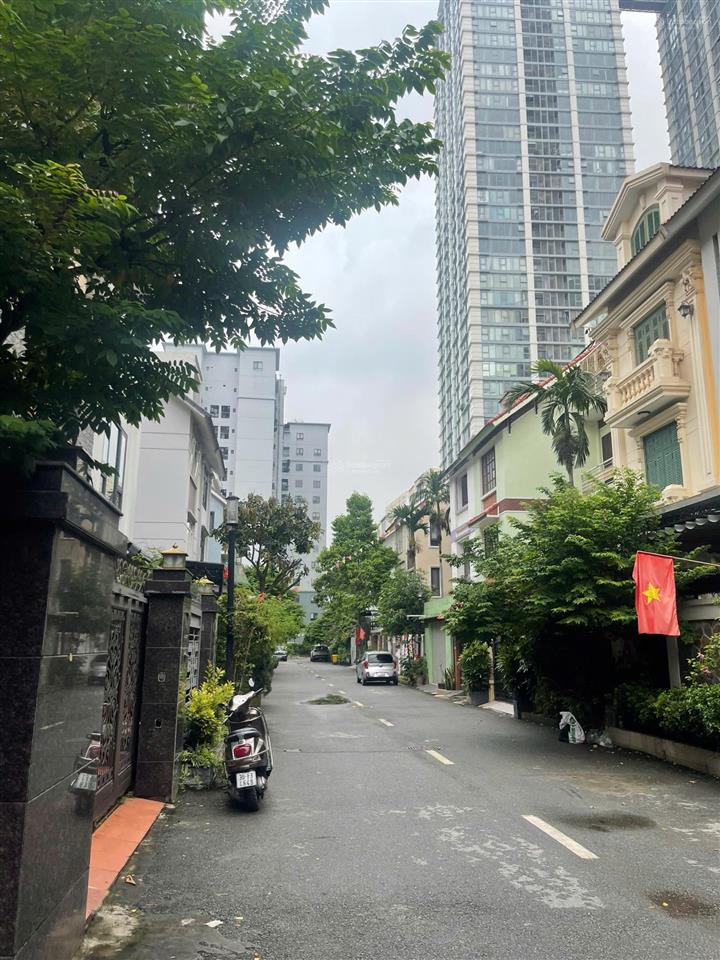 Cho thuê biệt thự trung văn. 120 m2 * 4 tầng + 1 hầm. chia phòng, ô tô tránh.  0963 596 ***