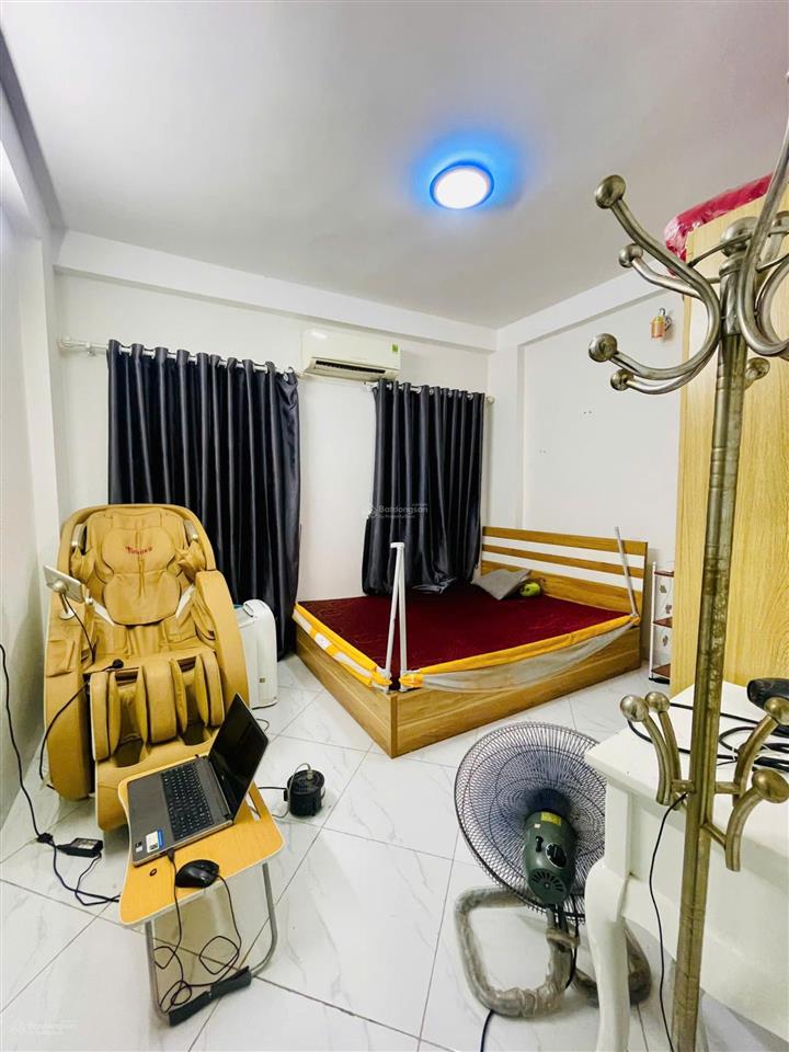 Bán gấp nhà ngõ tam trinh 30m ra ô tô, 64,6m2 sử dụng cả sân chung  5 tầng mt 4,8m 6 tỷ