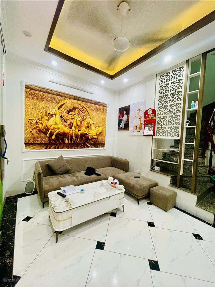 Bán gấp nhà ngõ tam trinh 30m ra ô tô, 64,6m2 sử dụng cả sân chung  5 tầng mt 4,8m 6 tỷ