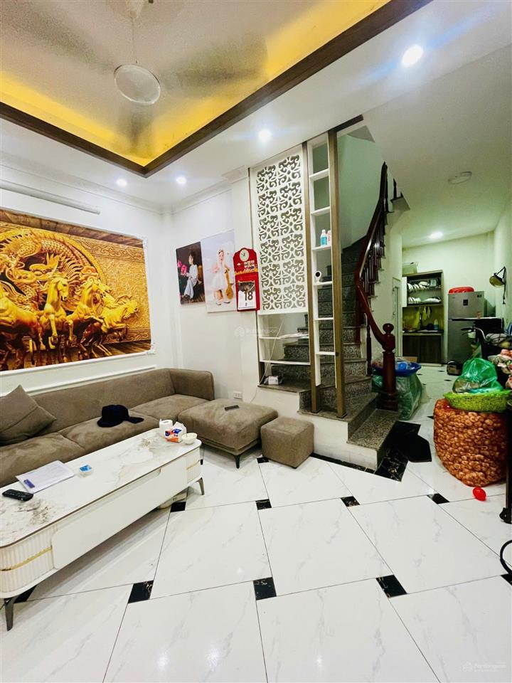 Bán gấp nhà ngõ tam trinh 30m ra ô tô, 64,6m2 sử dụng cả sân chung  5 tầng mt 4,8m 6 tỷ