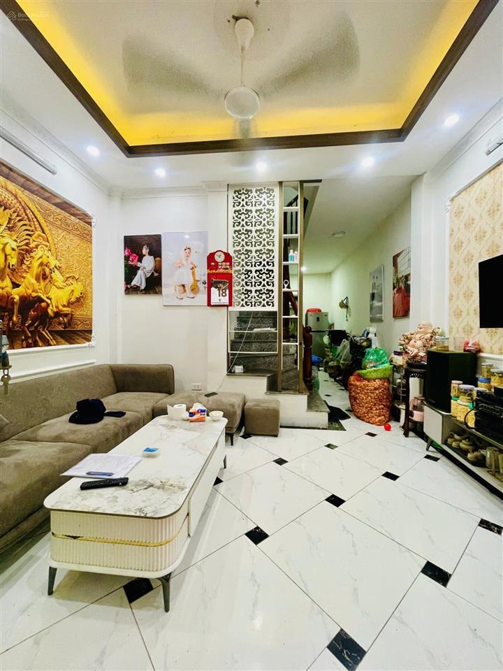 Bán gấp nhà ngõ tam trinh 30m ra ô tô, 64,6m2 sử dụng cả sân chung  5 tầng mt 4,8m 6 tỷ