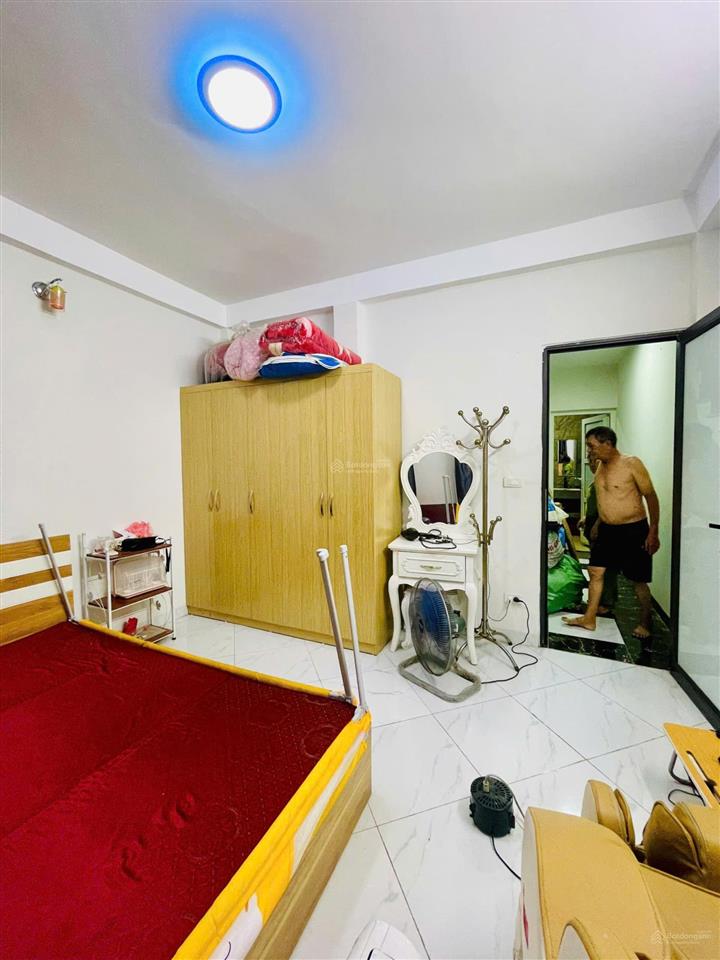 Bán gấp nhà ngõ tam trinh 30m ra ô tô, 64,6m2 sử dụng cả sân chung  5 tầng mt 4,8m 6 tỷ