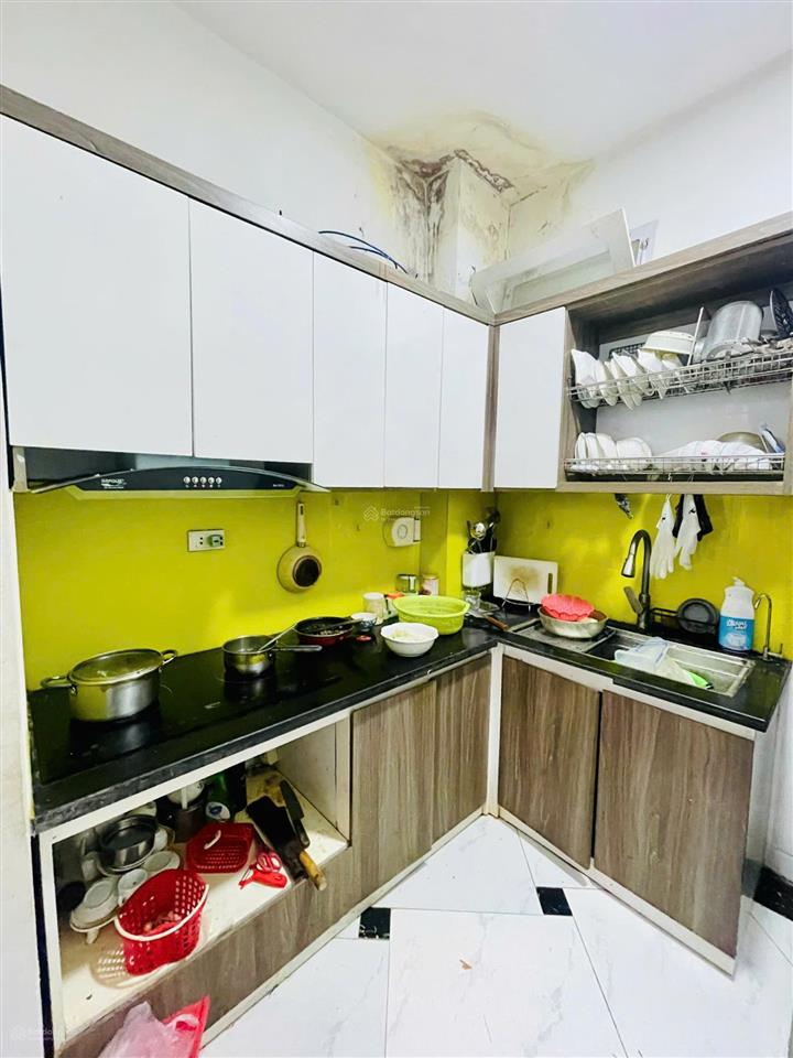 Bán gấp nhà ngõ tam trinh 30m ra ô tô, 64,6m2 sử dụng cả sân chung  5 tầng mt 4,8m 6 tỷ
