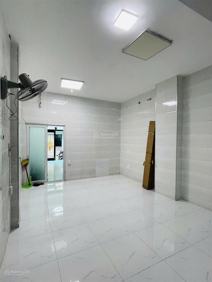 Cần bán nhà mới 4 tầng đường lạc long quân, tân bình.dt 4 x 14m. 7pn+ 6 wc chỉ 8,2 tỷ