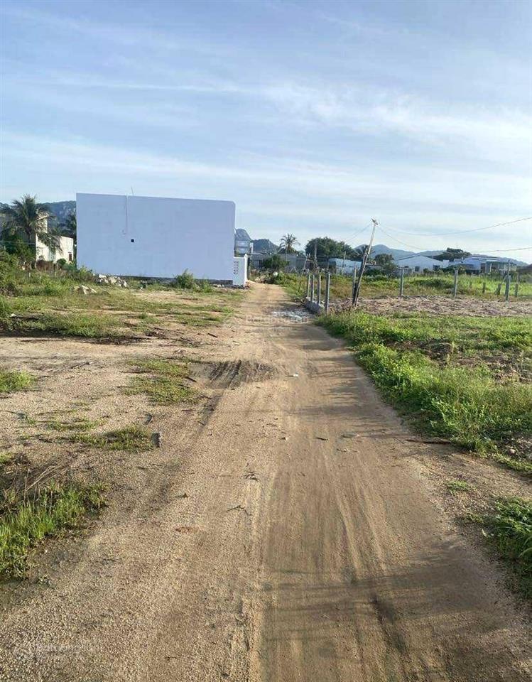 Bán đất thổ cư chính chủ giá rẻ, vài bước chân ra tỉnh lộ 702, cách biển 500m