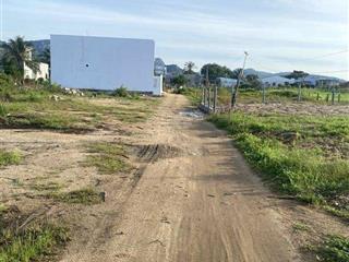 Bán đất thổ cư chính chủ giá rẻ, vài bước chân ra tỉnh lộ 702, cách biển 500m