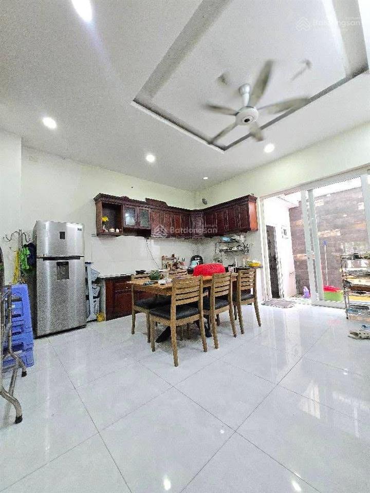 Nhà 3 tầng trung tâm hành chính dĩ an 120m2 giá chỉ 9,5 tỷ