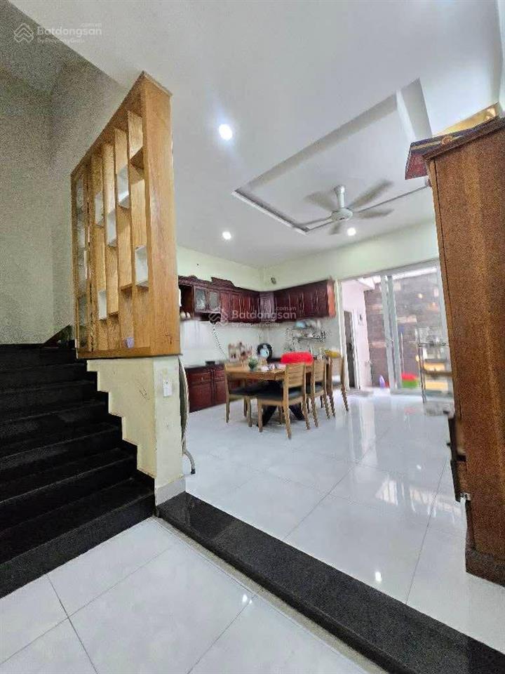 Nhà 3 tầng trung tâm hành chính dĩ an 120m2 giá chỉ 9,5 tỷ