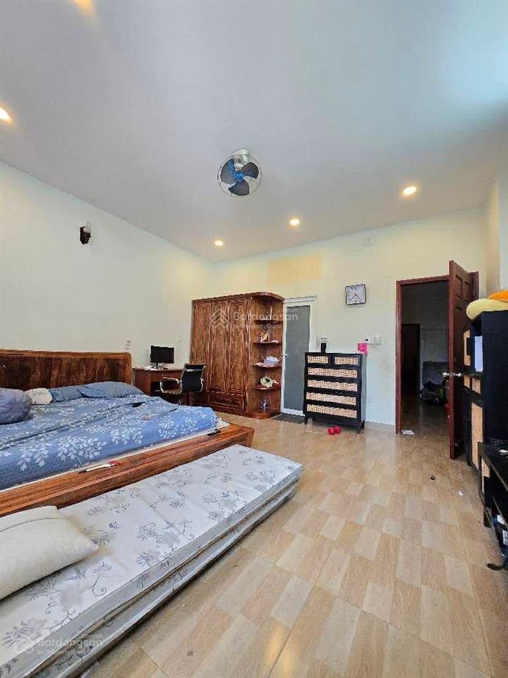 Nhà 3 tầng trung tâm hành chính dĩ an 120m2 giá chỉ 9,5 tỷ