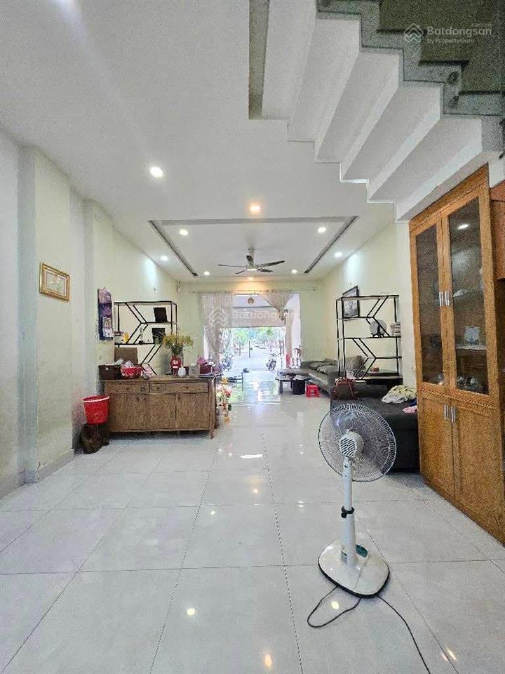 Nhà 3 tầng trung tâm hành chính dĩ an 120m2 giá chỉ 9,5 tỷ
