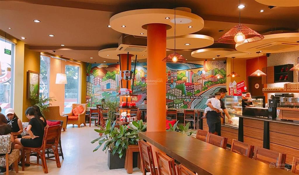 Cho thuê mặt bằng kinh doanh mặt phố trần quốc hoàn đông đúc văn phòng sinh viên