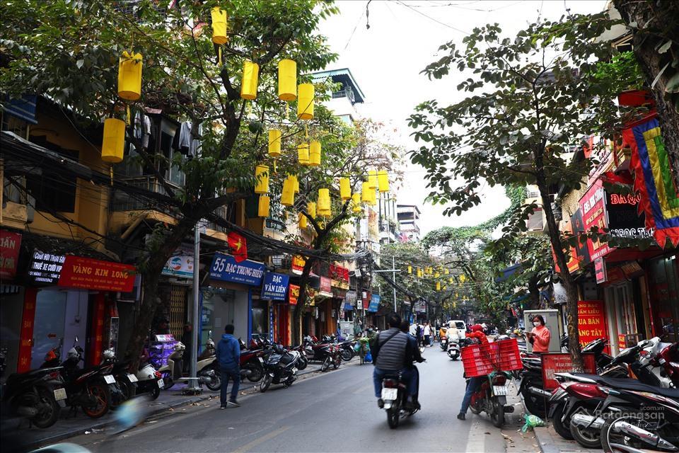 Cho thuê mặt bằng phố hàng bè vị trí vàng phố cổ 430m x 4 tầng mặt tiền 12m thang máy thông sàn