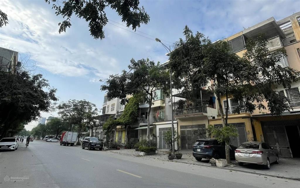 Chính chủ bán khu văn phú trục 24m 70m2 kinh doanh sầm uất giá đầu tư