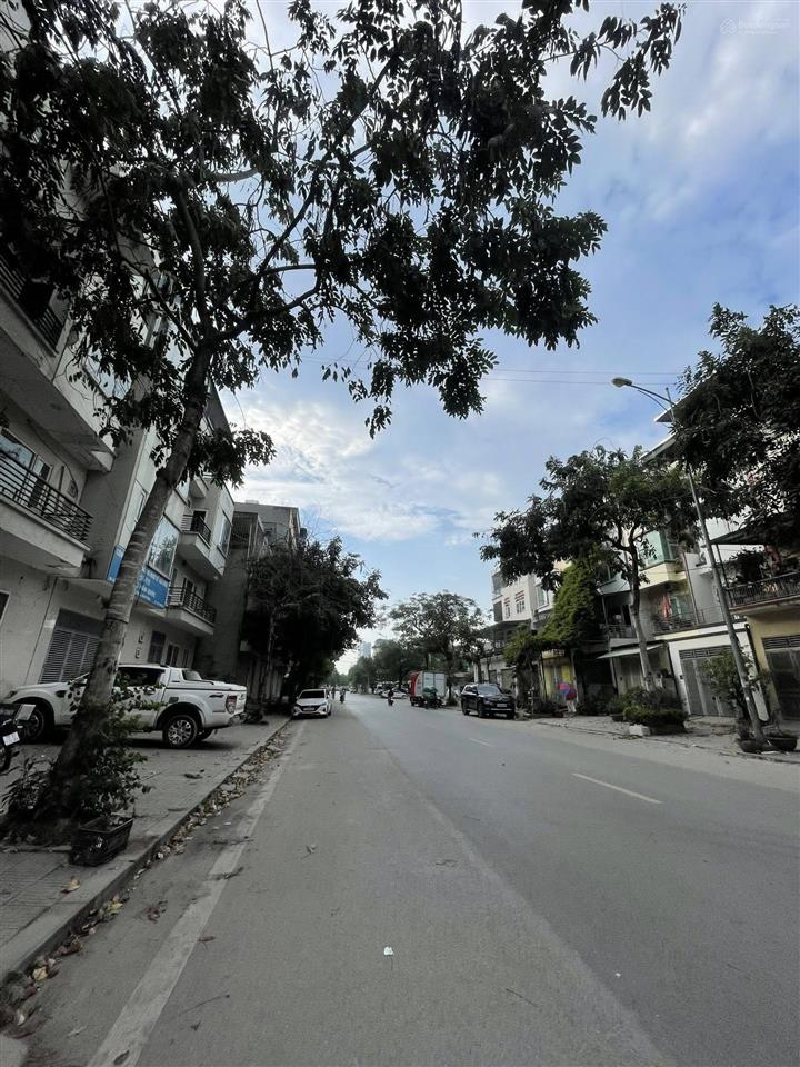 Chính chủ bán khu văn phú trục 24m 70m2 kinh doanh sầm uất giá đầu tư