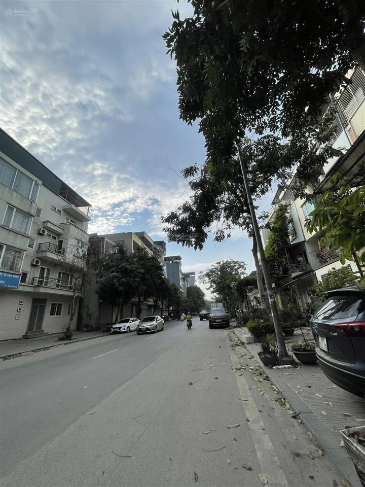 Chính chủ bán khu văn phú trục 24m 70m2 kinh doanh sầm uất giá đầu tư