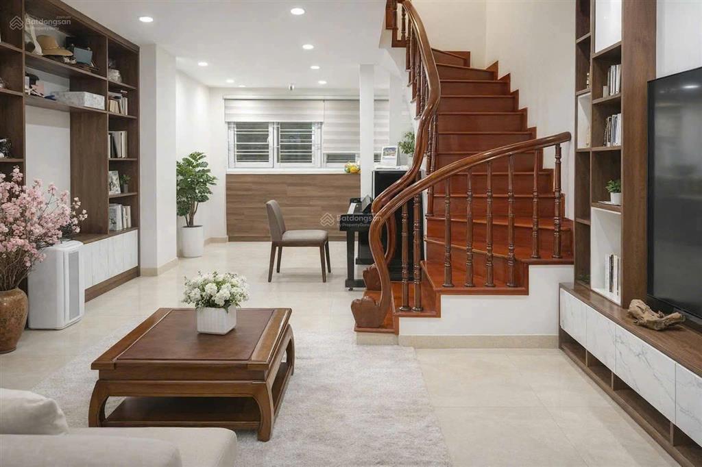 Cần bán nhà kđt văn khê hà đông 45 m2 5 tầng hoàn thiện đẹp 14 tỷ