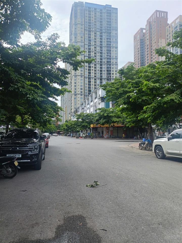 Anh trai cần bán nhà hoàng thành mộ lao, mặt hồ 130 m2, 6 tầng thang máy, mặt tiền 7m