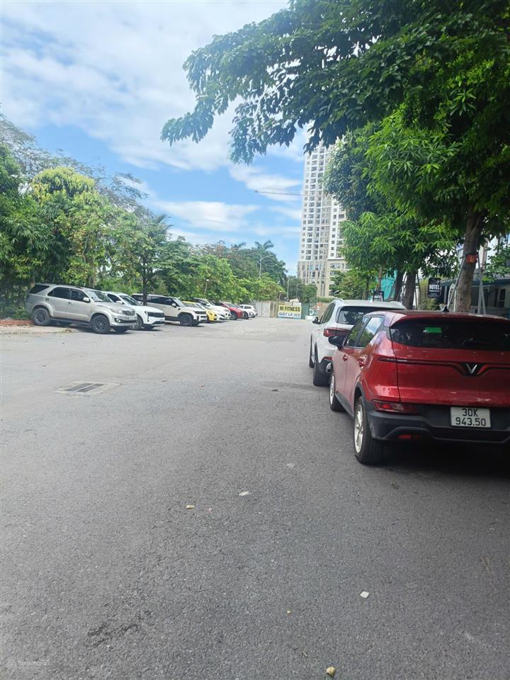 Anh trai cần bán nhà hoàng thành mộ lao, mặt hồ 130 m2, 6 tầng thang máy, mặt tiền 7m